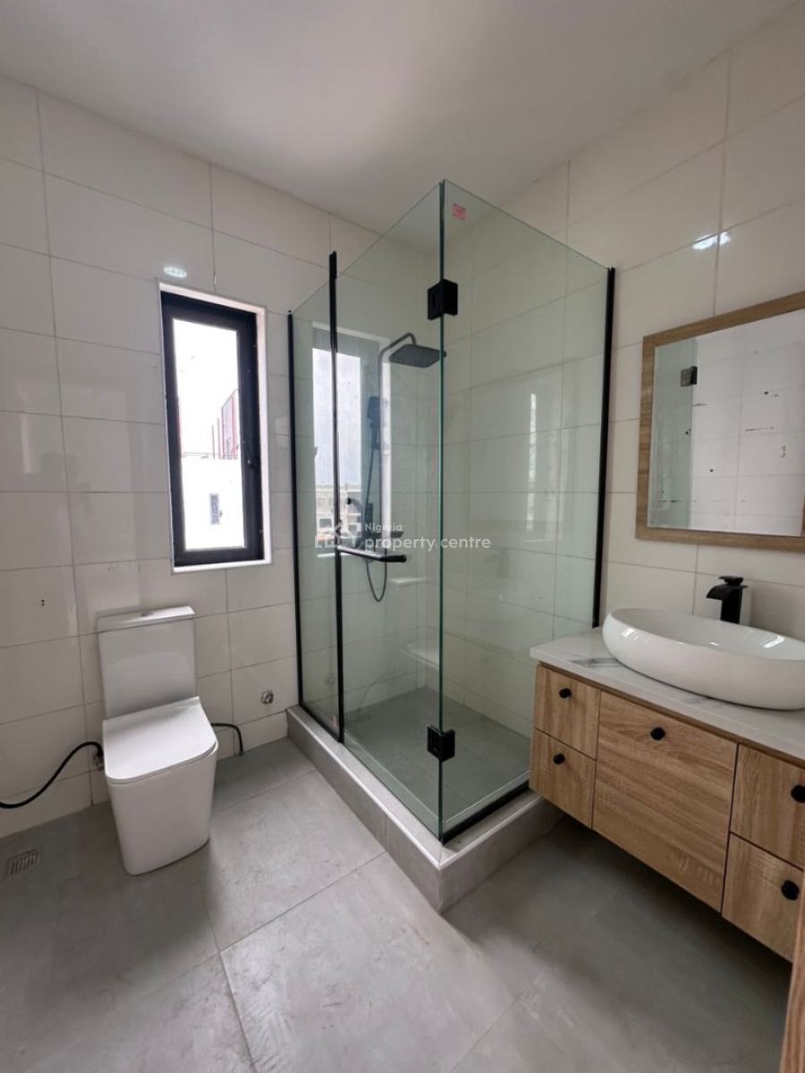 Spacious 2 Bedroom Apartment with Spacious Bq, Lekki Phase 1, Lekki, Lagos, Flat / Apartment for Sale