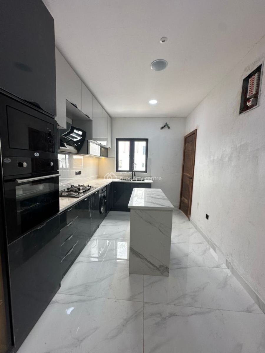Spacious 2 Bedroom Apartment with Spacious Bq, Lekki Phase 1, Lekki, Lagos, Flat / Apartment for Sale