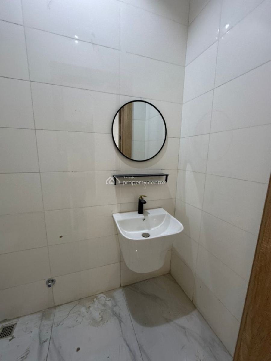 Spacious 2 Bedroom Apartment with Spacious Bq, Lekki Phase 1, Lekki, Lagos, Flat / Apartment for Sale