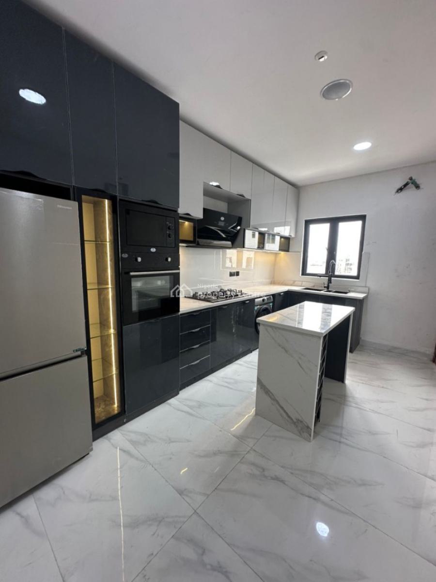 Spacious 2 Bedroom Apartment with Spacious Bq, Lekki Phase 1, Lekki, Lagos, Flat / Apartment for Sale