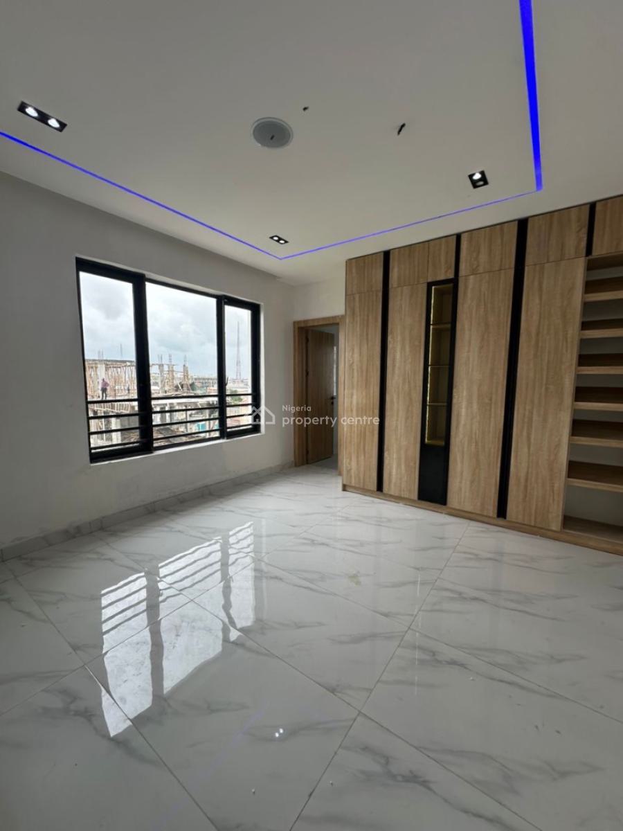 Spacious 2 Bedroom Apartment with Spacious Bq, Lekki Phase 1, Lekki, Lagos, Flat / Apartment for Sale