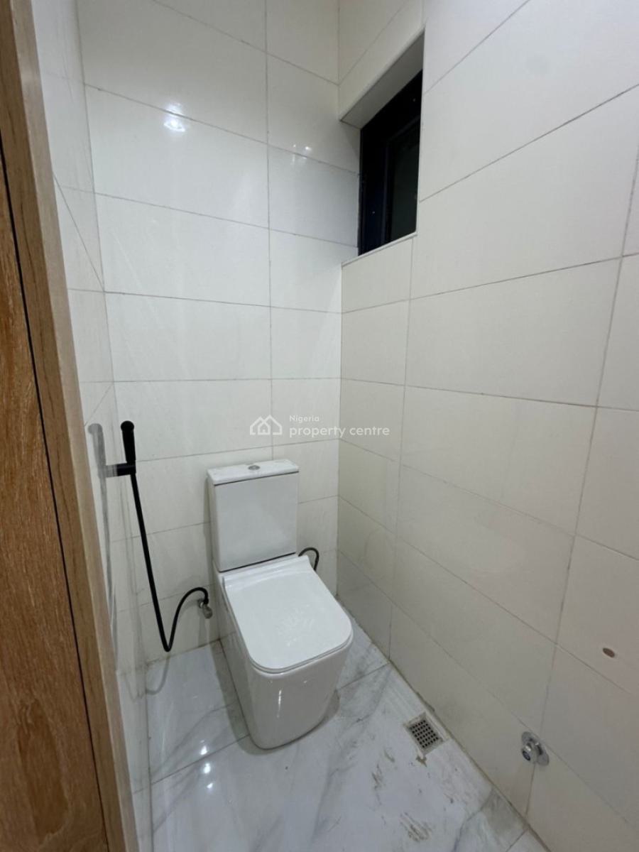 Spacious 2 Bedroom Apartment with Spacious Bq, Lekki Phase 1, Lekki, Lagos, Flat / Apartment for Sale