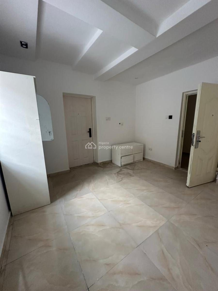 Spacious 2 Bedroom Flat Upstairs, Lekki Phase 1, Lekki, Lagos, Flat / Apartment for Rent