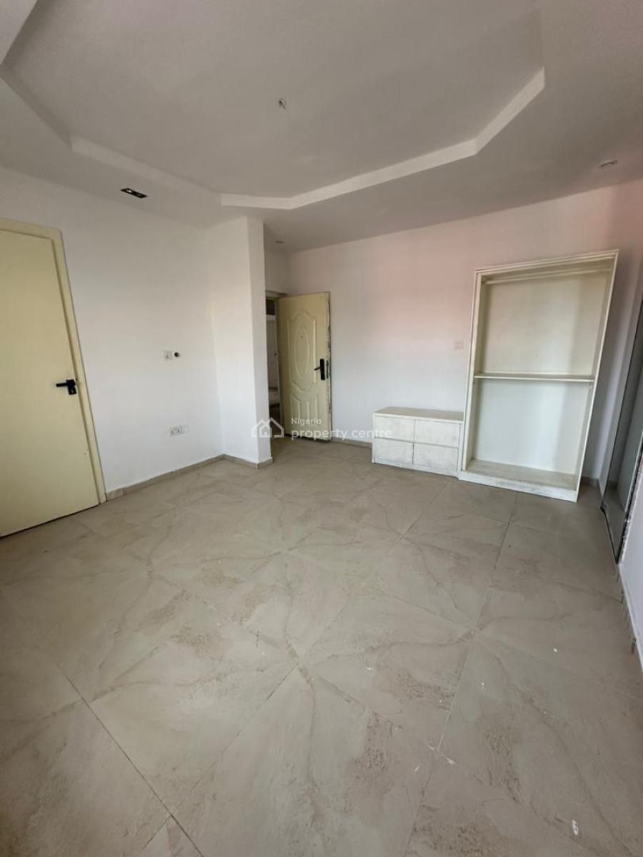Spacious 2 Bedroom Flat Upstairs, Lekki Phase 1, Lekki, Lagos, Flat / Apartment for Rent