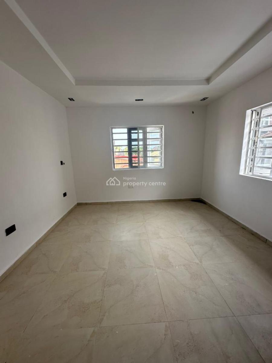 Spacious 2 Bedroom Flat Upstairs, Lekki Phase 1, Lekki, Lagos, Flat / Apartment for Rent