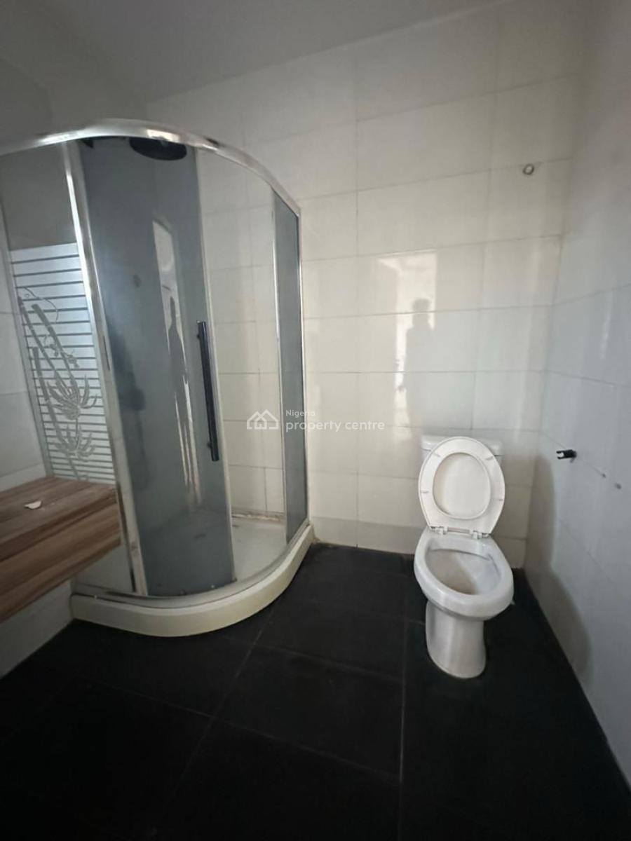 Spacious 2 Bedroom Flat Upstairs, Lekki Phase 1, Lekki, Lagos, Flat / Apartment for Rent