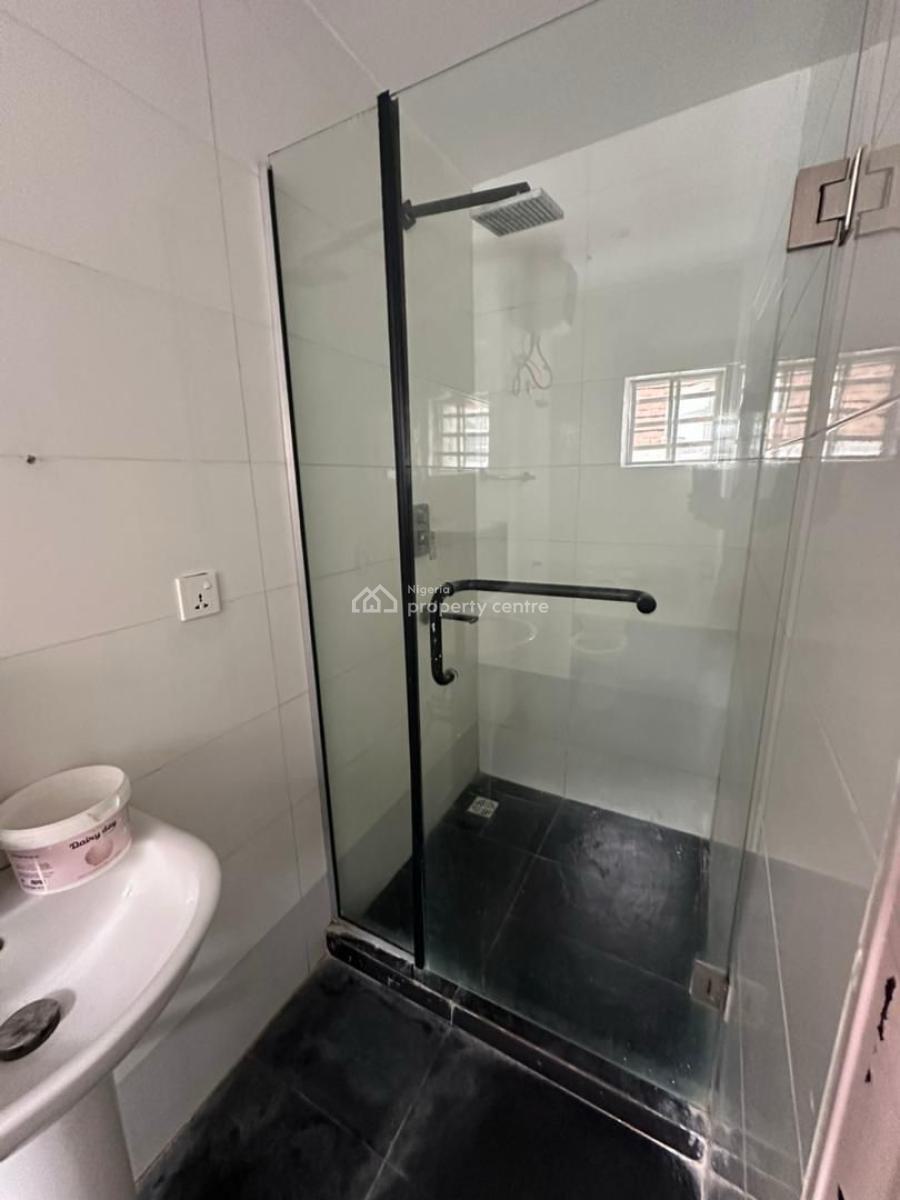 Spacious 2 Bedroom Flat Upstairs, Lekki Phase 1, Lekki, Lagos, Flat / Apartment for Rent
