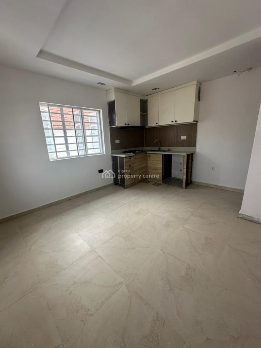 Spacious 2 Bedroom Flat Upstairs, Lekki Phase 1, Lekki, Lagos, Flat / Apartment for Rent
