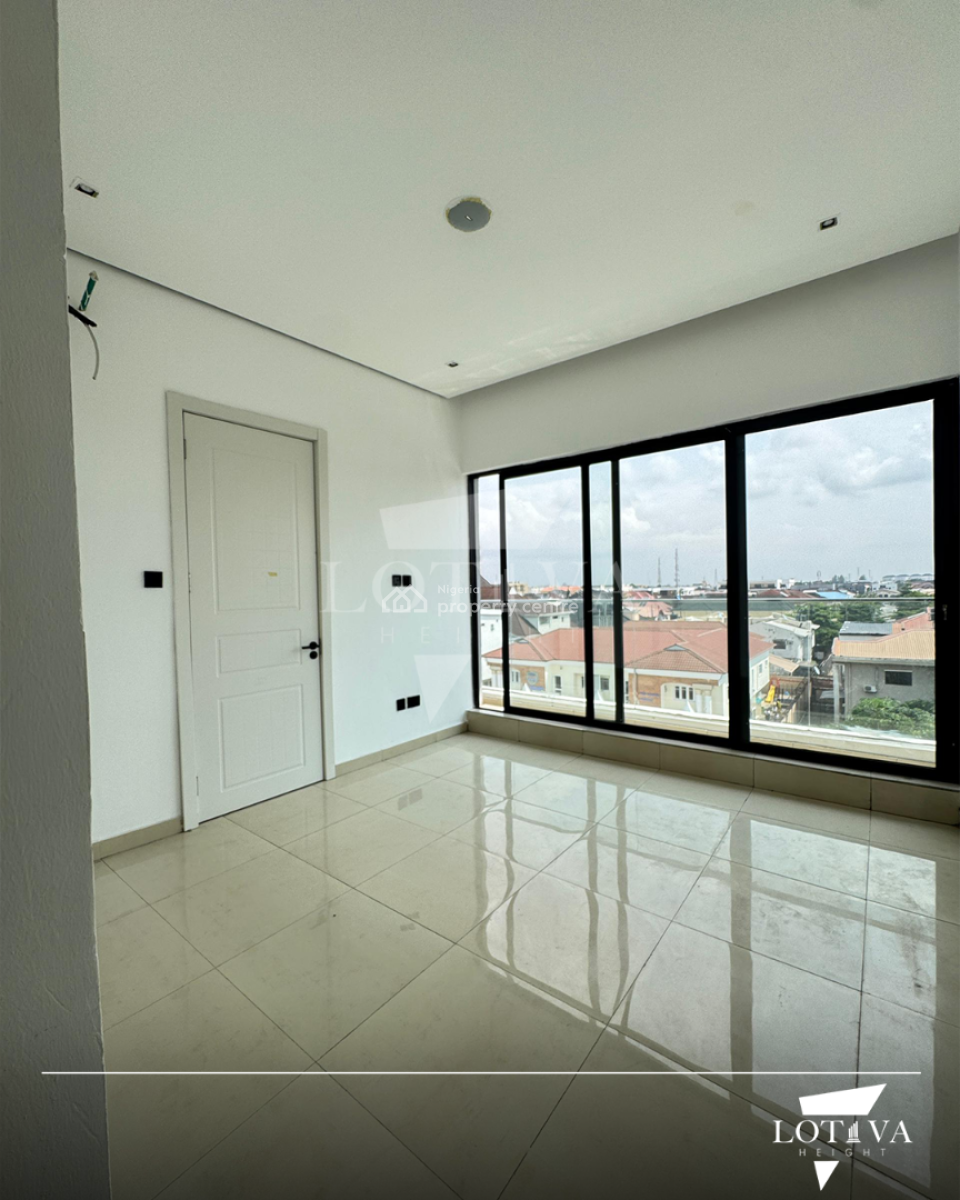 Spacious 3-bedroom Fully Apartment + Pool, Lekki Phase 1, Lekki, Lagos, Flat / Apartment for Sale