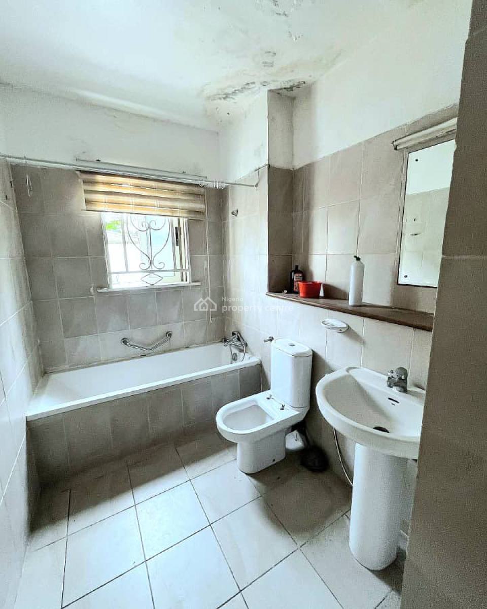 Luxury 3 Bedroom Apartment with Bq & Pool, Right Side, Lekki Phase 1, Lekki, Lagos, Flat / Apartment for Sale