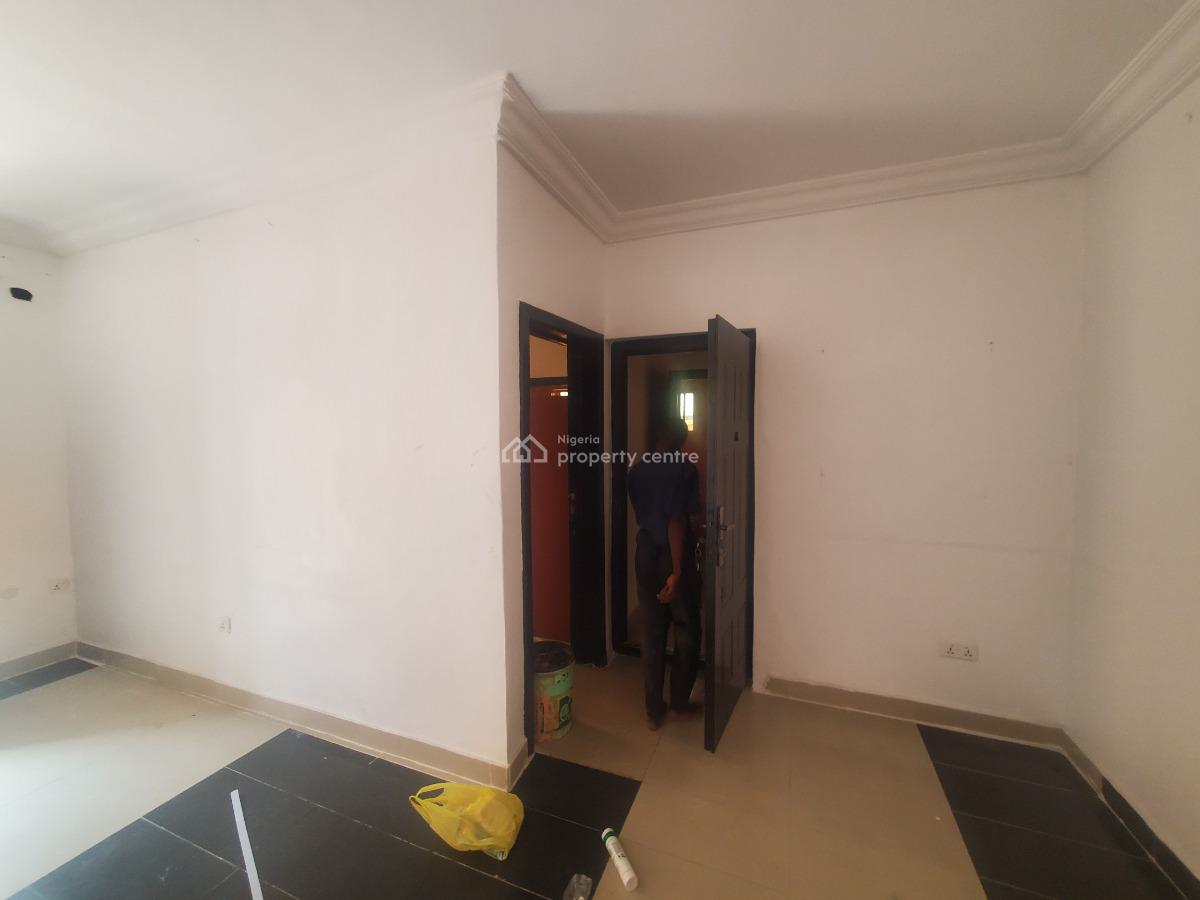 Direct Listing: Newly Renovated 3-bedroom Apartment, Graceland Estate, Ajiwe, Ajah, Lagos, Flat / Apartment for Rent