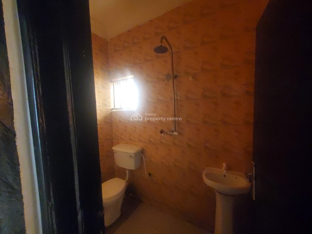 Direct Listing: Newly Renovated 3-bedroom Apartment, Graceland Estate, Ajiwe, Ajah, Lagos, Flat / Apartment for Rent