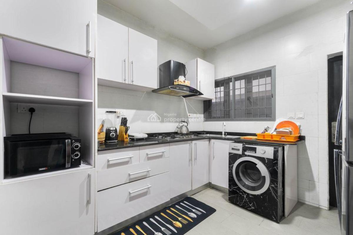 Beautiful 2 Bedrooms Apartment, Lekki Road, Ikate, Lekki, Lagos, Flat / Apartment Short Let