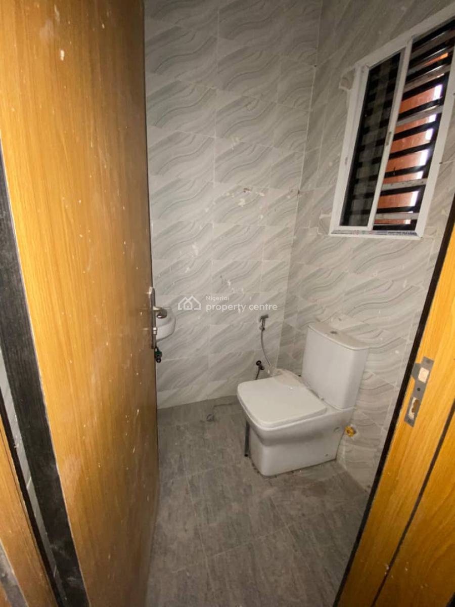 Massive 3bed Room Apartment, Estate Off Western Avenue Surulere Lagos, Surulere, Lagos, Flat / Apartment for Rent