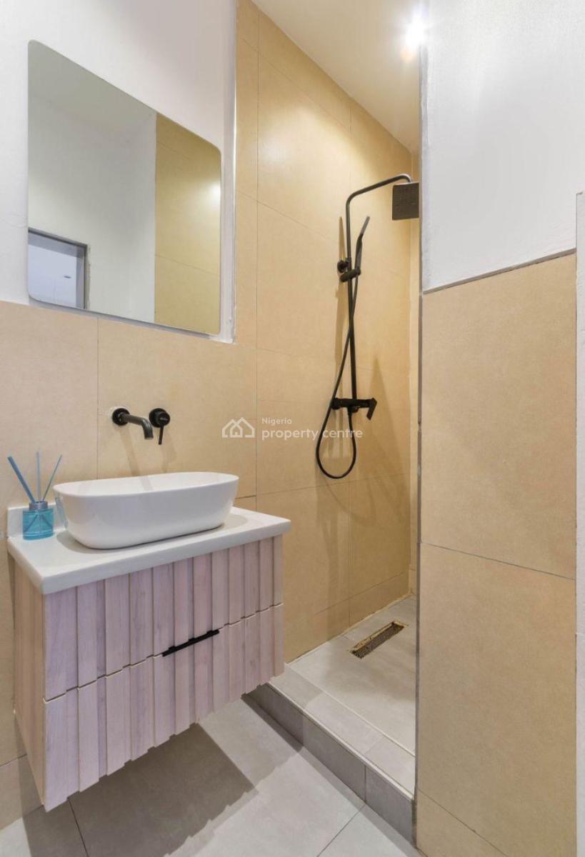 Beautiful 2 Bedroom Apartment, Lekki Phase 1, Lekki, Lagos, Flat / Apartment Short Let