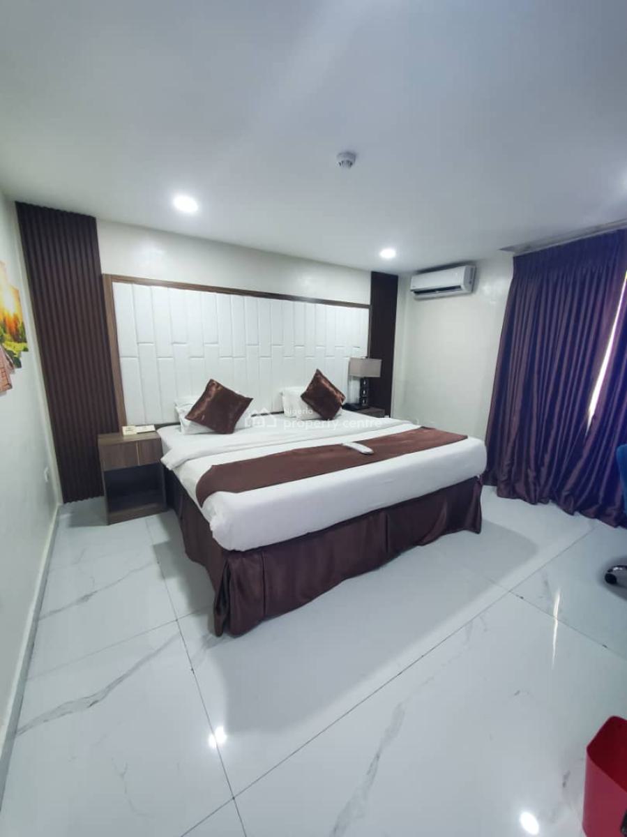 82 Rooms  Hotel Fully Functioning with Full Activities, Off Admiralty Way, Lekki Phase 1, Lekki, Lagos, Hotel / Guest House for Sale