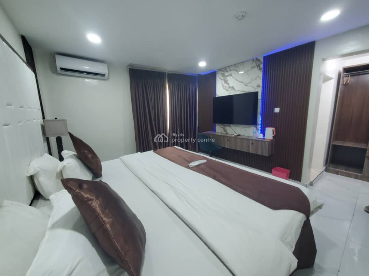 82 Rooms  Hotel Fully Functioning with Full Activities, Off Admiralty Way, Lekki Phase 1, Lekki, Lagos, Hotel / Guest House for Sale