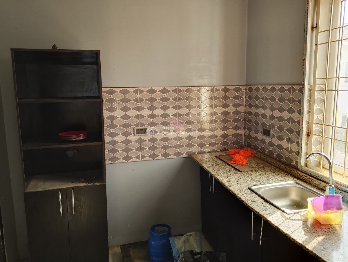 2 Bedrooms Flat, Off Chris Oyahkhilome Crescent, Durumi, Abuja, Flat / Apartment for Rent