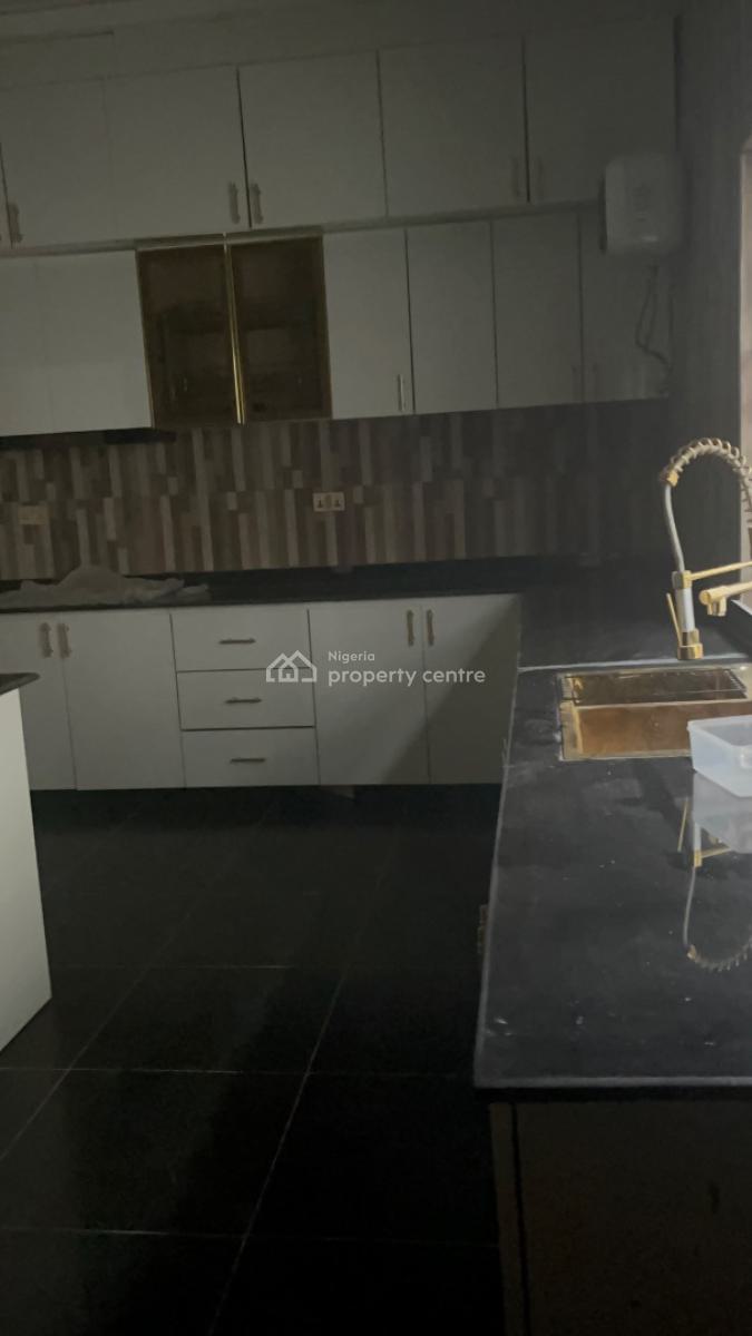 6 Bedroom Bathroom Detached, in an Estate, Gwarinpa, Abuja, Detached Duplex for Sale