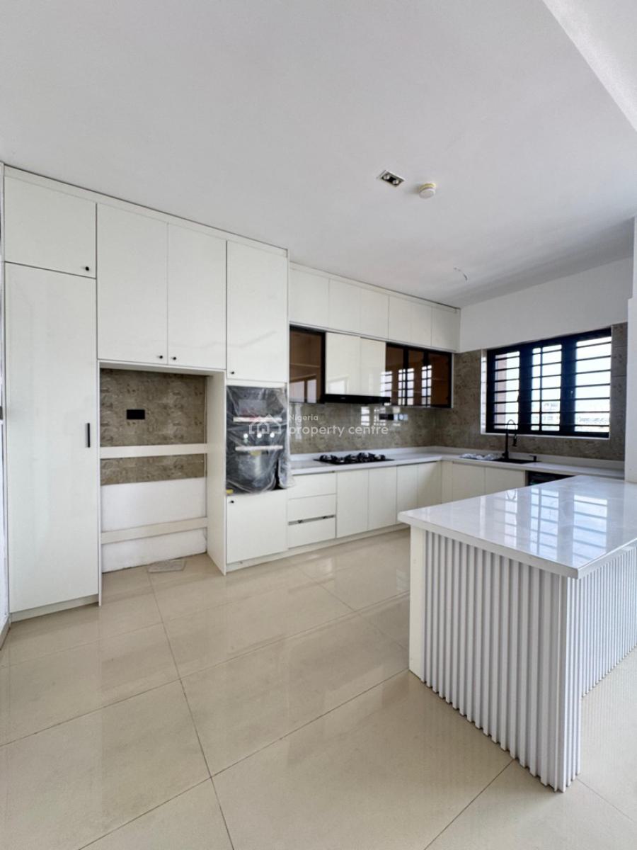 Spacious  3  Bedroom Apartment, Lekki Phase 1, Lekki, Lagos, Terraced Duplex for Sale