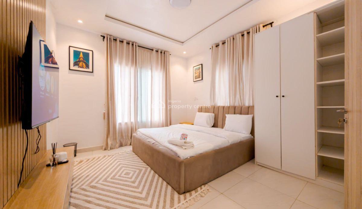 Brand New 2bed Smart Home with Rooftop Pool,ps5 and Gym, Lekki Phase 1, Lekki, Lagos, House Short Let