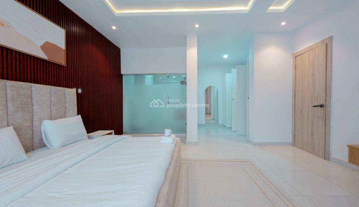 Brand New 2bed Smart Home with Rooftop Pool,ps5 and Gym, Lekki Phase 1, Lekki, Lagos, House Short Let