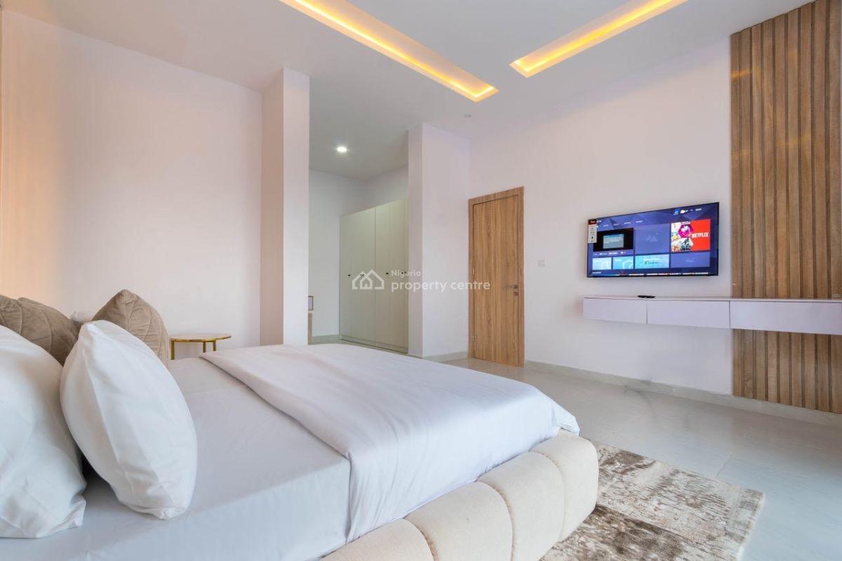 Luxury 2 Bedroom Apartment with Rooftop Pool., Lekki Phase 1, Lekki, Lagos, Flat / Apartment Short Let