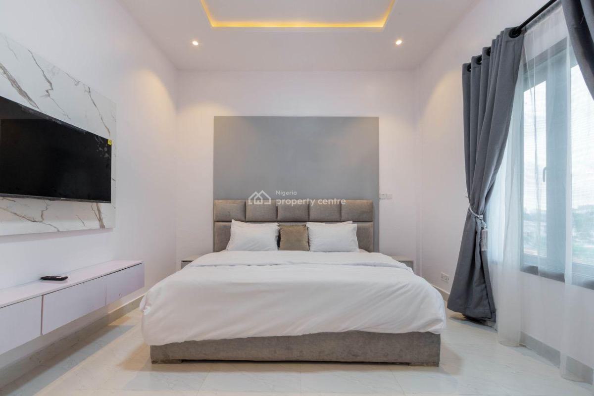 Luxury 2 Bedroom Apartment with Rooftop Pool., Lekki Phase 1, Lekki, Lagos, Flat / Apartment Short Let