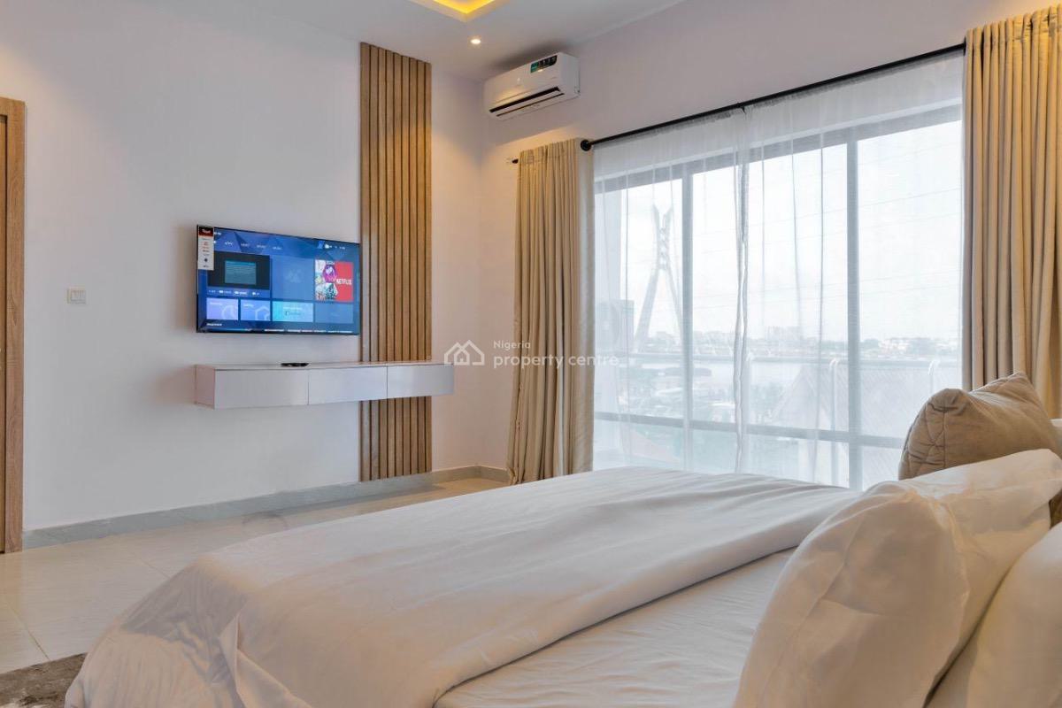 Luxury 2 Bedroom Apartment with Rooftop Pool., Lekki Phase 1, Lekki, Lagos, Flat / Apartment Short Let