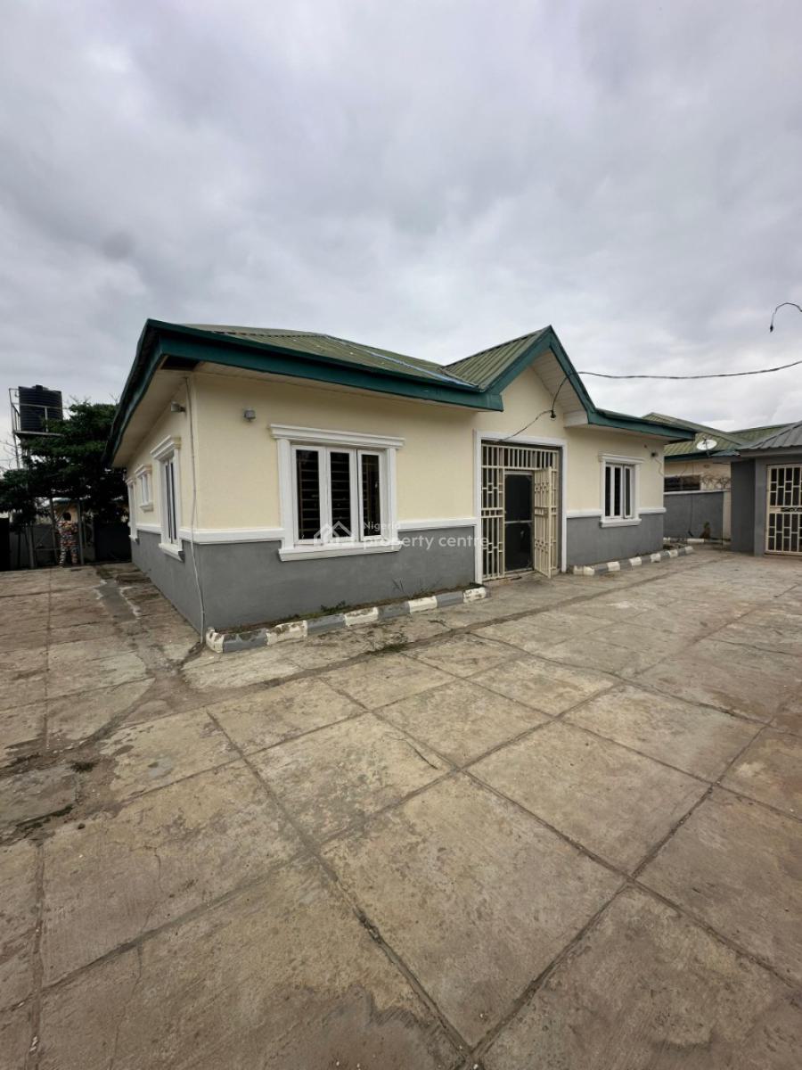 Well Finished 3bedroom Bungalow, Lugbe Abuja, Lugbe District, Abuja, Detached Bungalow for Rent