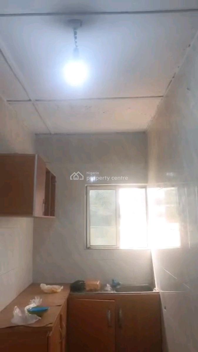 Standard N Executive  Two Bedroom Flat, Alagomeji, Yaba, Lagos, Flat / Apartment for Rent