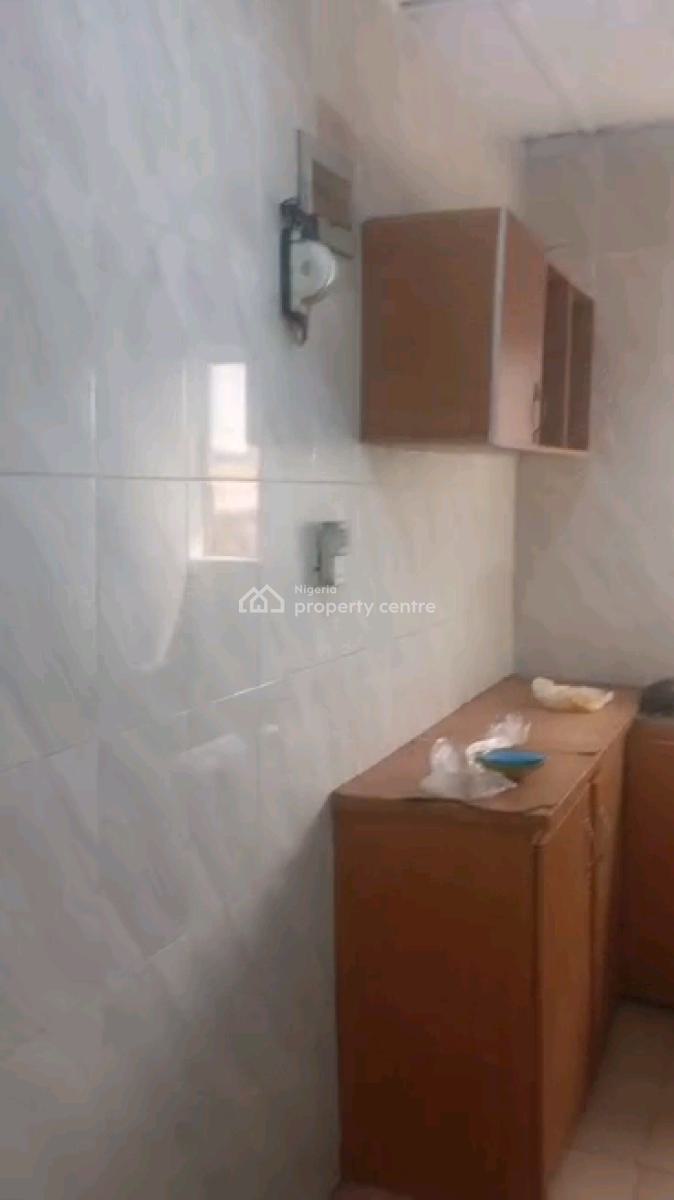 Standard N Executive  Two Bedroom Flat, Alagomeji, Yaba, Lagos, Flat / Apartment for Rent