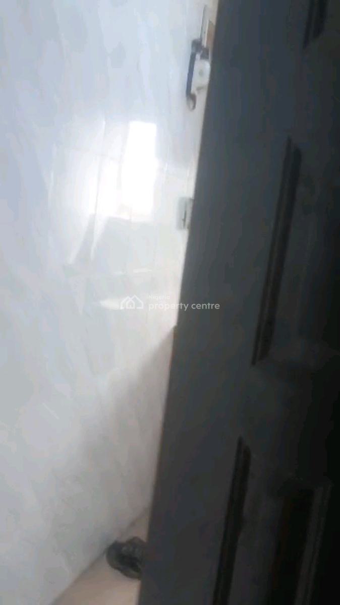 Standard N Executive  Two Bedroom Flat, Alagomeji, Yaba, Lagos, Flat / Apartment for Rent