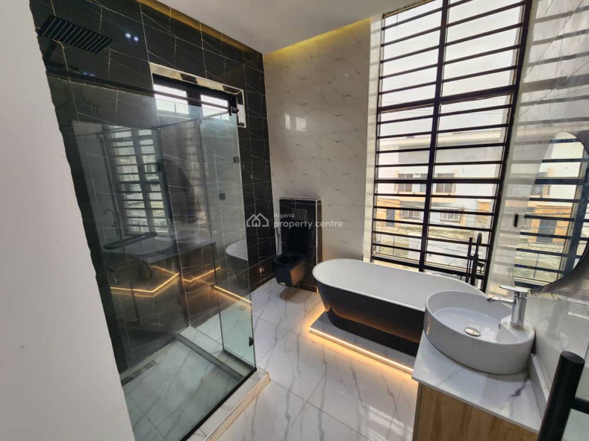 Decent 2 Bed Apartment with  Communal Swimming Pool Elevator and Gym*, Ikate Lekki, Ikate Elegushi, Lekki, Lagos, Flat / Apartment for Sale