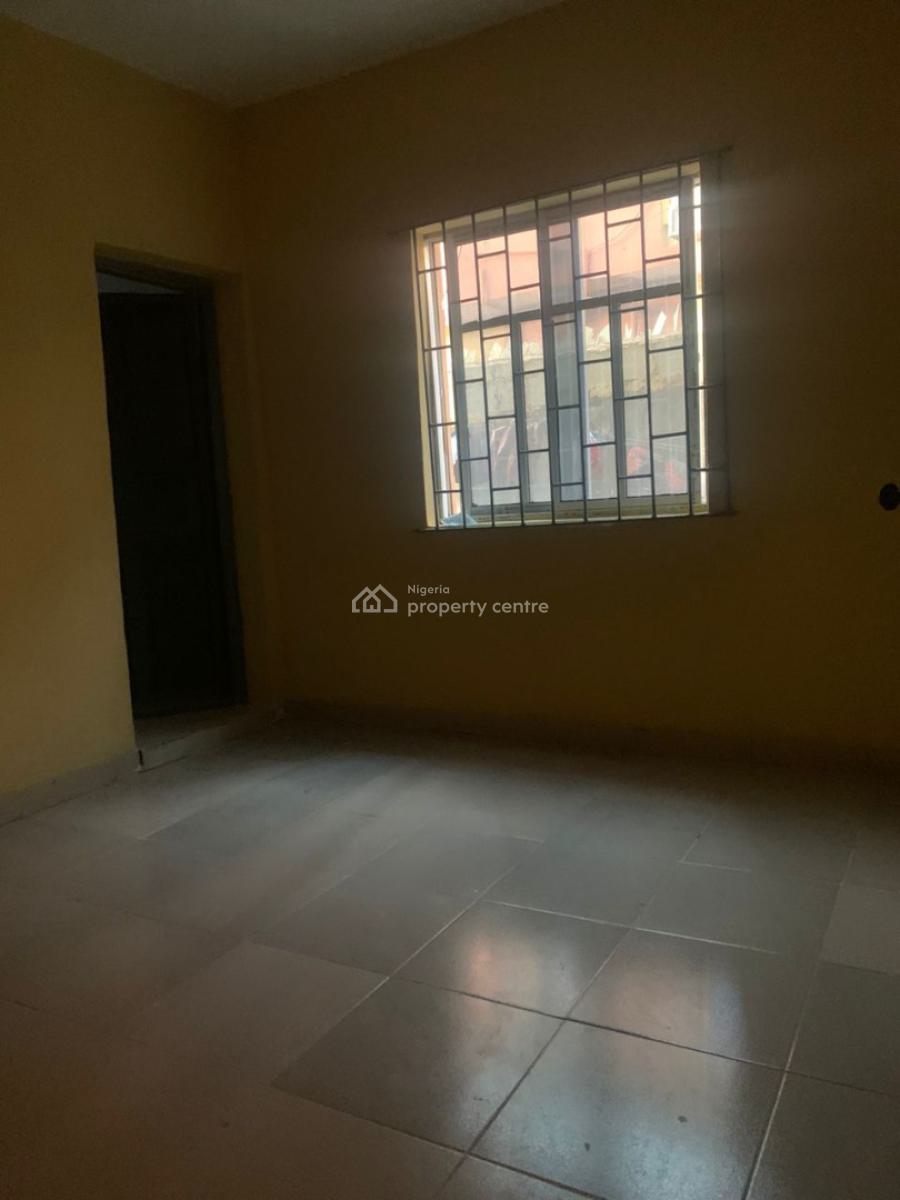 Well Maintained 2 Bedroom Flat, Lafeef Onigemo, Ifako, Gbagada, Lagos, Flat / Apartment for Rent