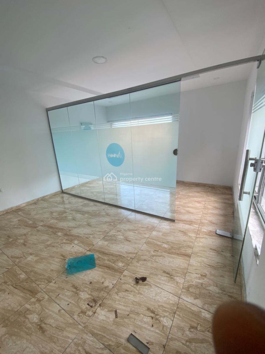 Shop Space Upstairs Facing Road at Lekki Phase 1, Lekki Phase 1 Lekki Lagos, Lekki Phase 1, Lekki, Lagos, Shop for Rent