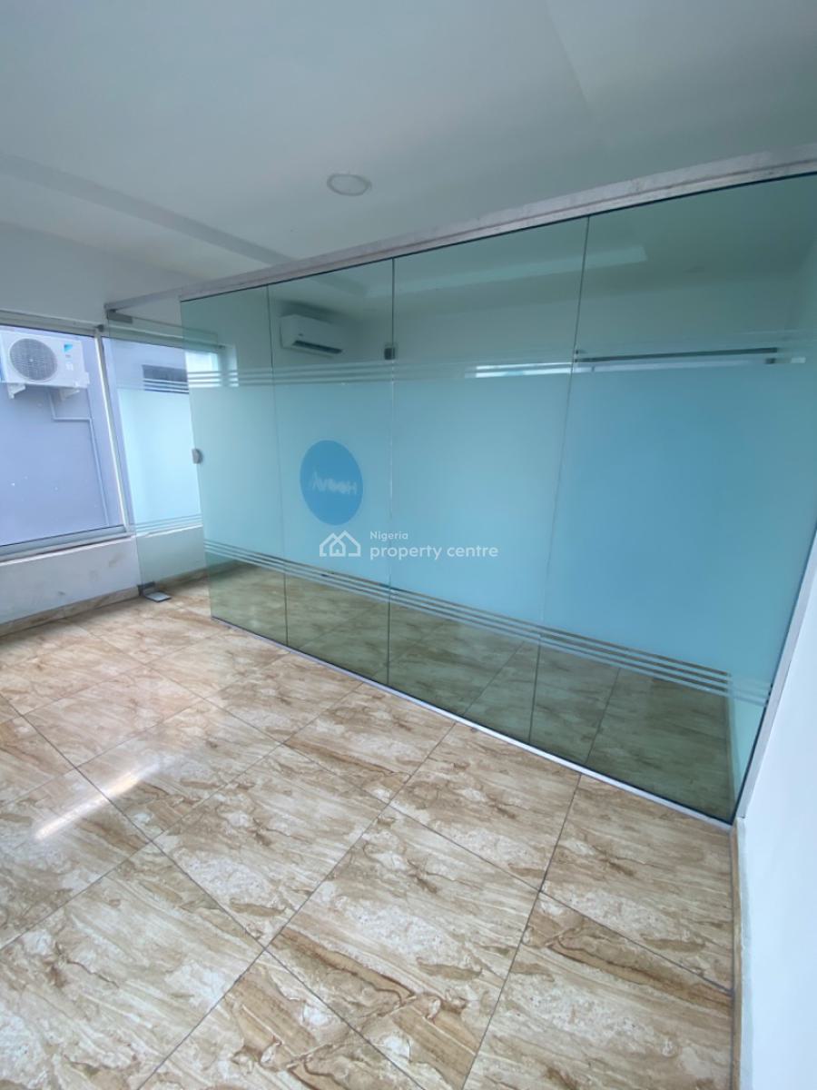Shop Space Upstairs Facing Road at Lekki Phase 1, Lekki Phase 1 Lekki Lagos, Lekki Phase 1, Lekki, Lagos, Shop for Rent