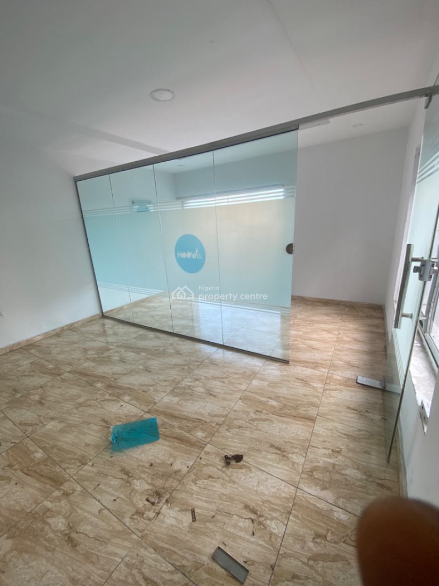 Shop Space Upstairs Facing Road at Lekki Phase 1, Lekki Phase 1 Lekki Lagos, Lekki Phase 1, Lekki, Lagos, Shop for Rent