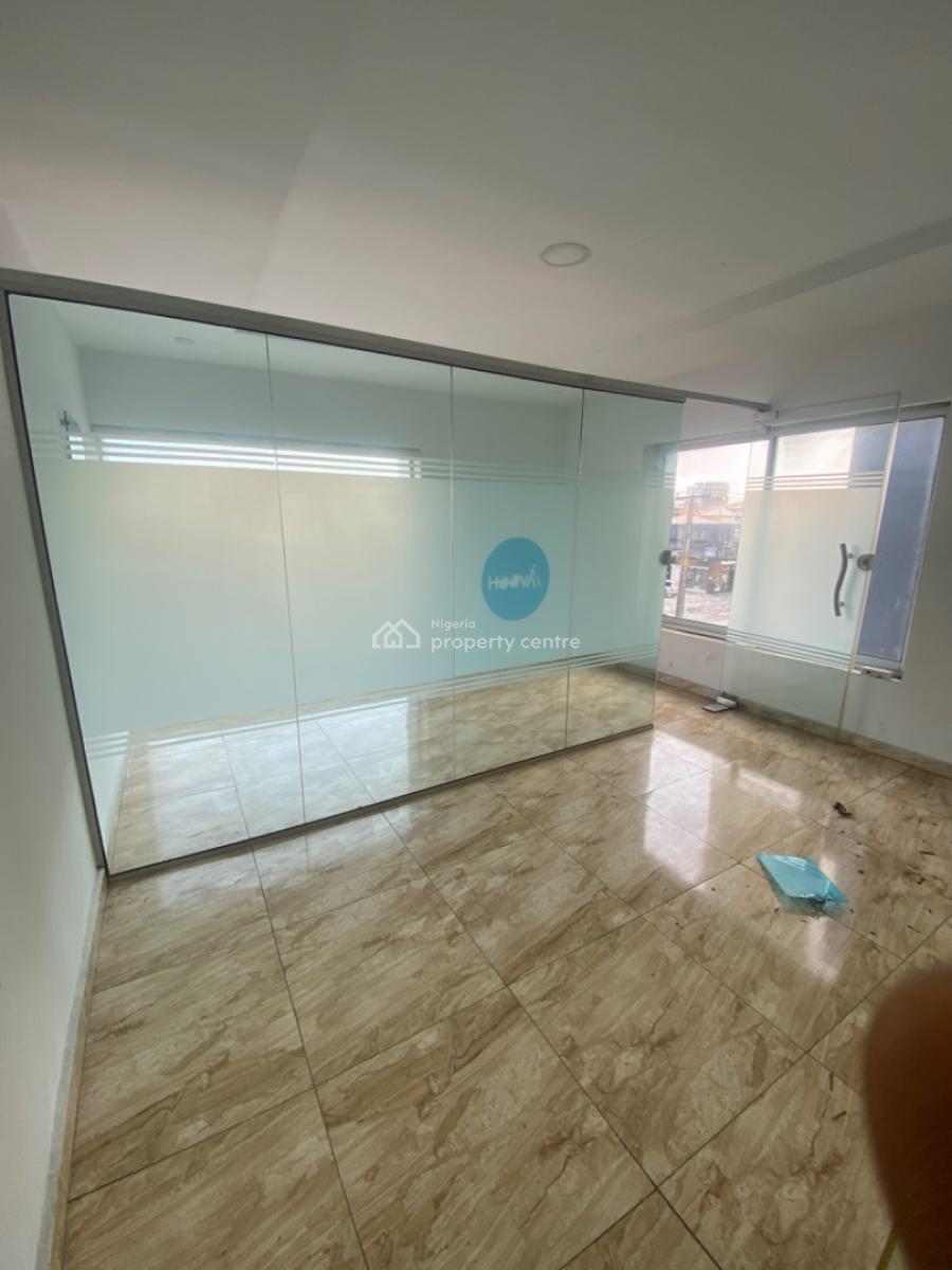 Shop Space Upstairs Facing Road at Lekki Phase 1, Lekki Phase 1 Lekki Lagos, Lekki Phase 1, Lekki, Lagos, Shop for Rent
