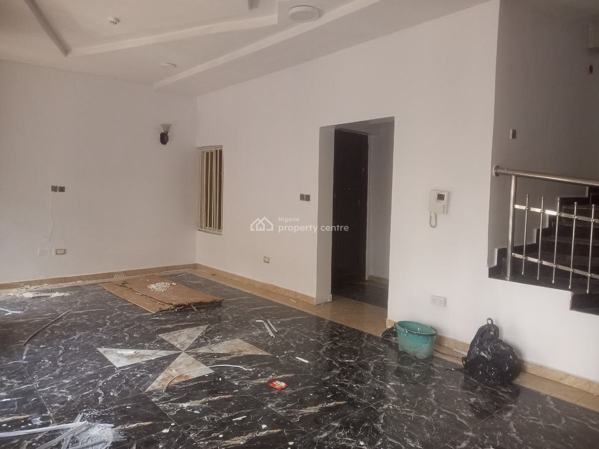Spacious 3bedroom Terrace, Off Pinnacle Road, Lekki Right Side, Lekki Phase 1, Lekki, Lagos, Terraced Duplex for Rent