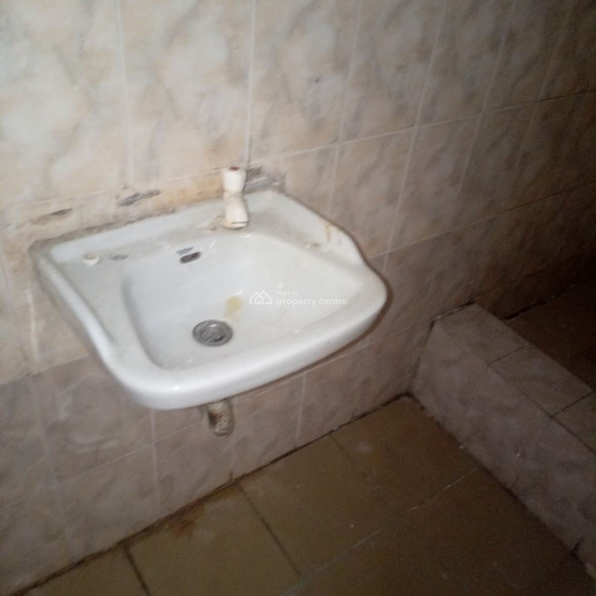 Nice and Spacious 3bedroom Flat in Surulere, Off Adelabu Road Surulere Lagos, Adelabu, Surulere, Lagos, Flat / Apartment for Rent