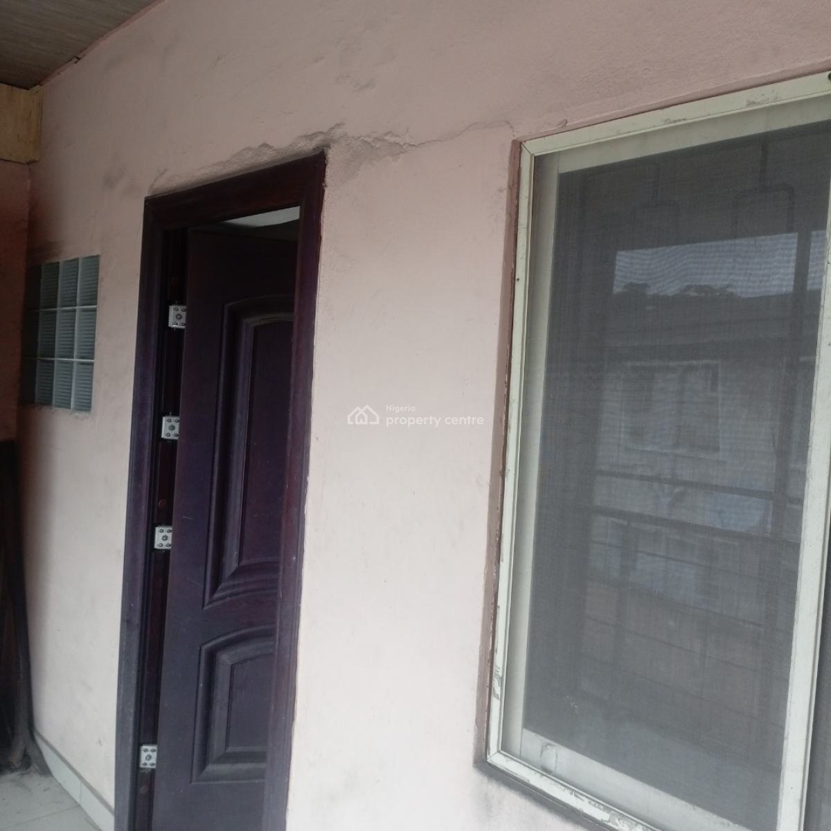 Nice and Spacious  3bedroom Flat Upstairs in Surulere, Off Akerele Road Surulere Lagos, Ogunlana, Surulere, Lagos, Flat / Apartment for Rent