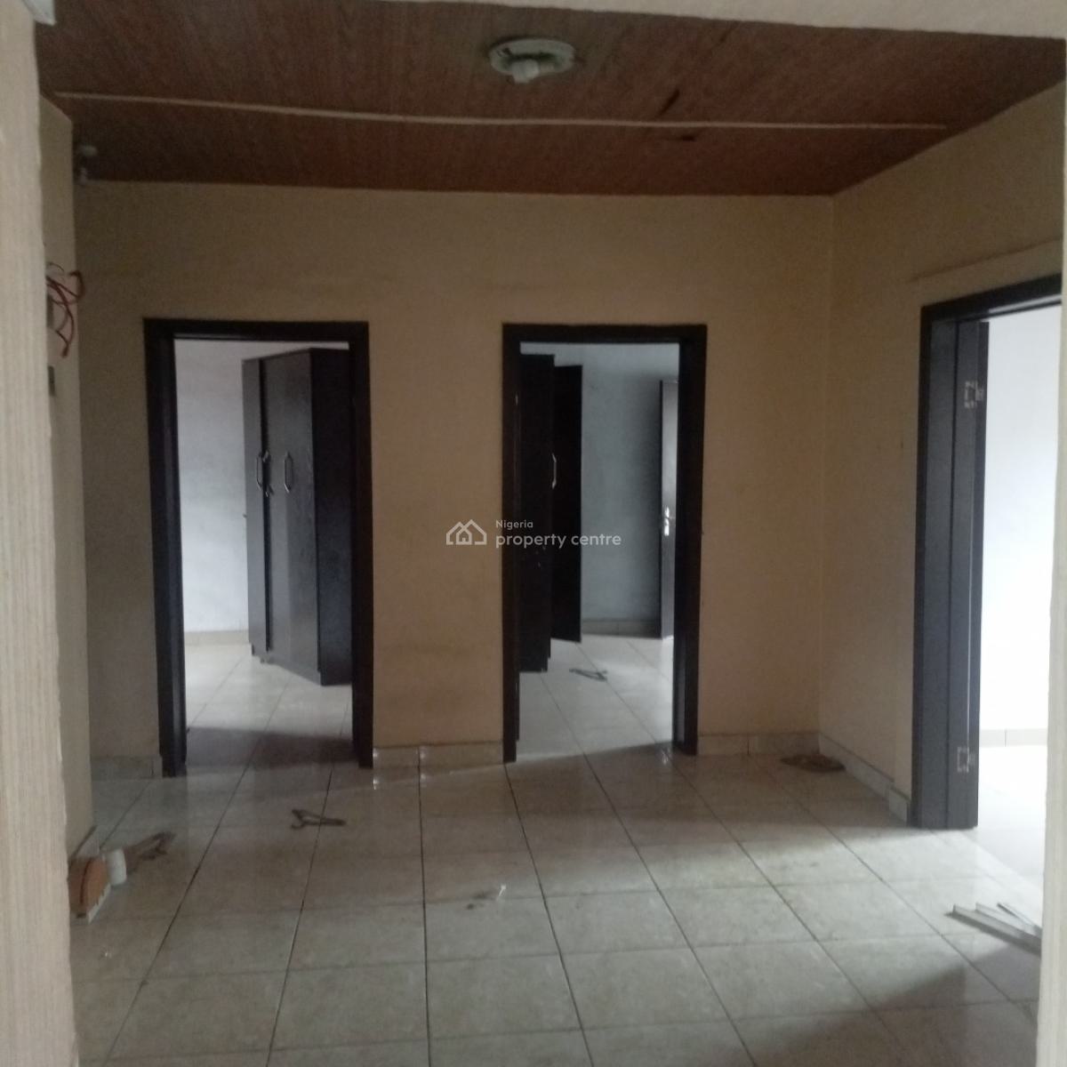 Nice and Spacious  3bedroom Flat Upstairs in Surulere, Off Akerele Road Surulere Lagos, Ogunlana, Surulere, Lagos, Flat / Apartment for Rent
