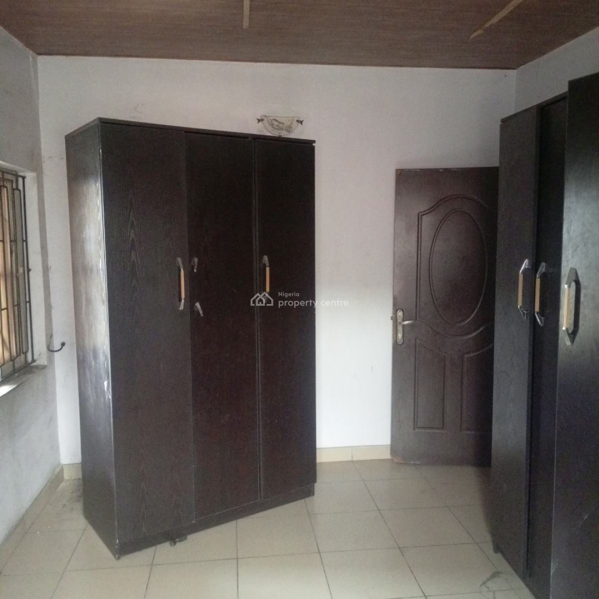 Nice and Spacious  3bedroom Flat Upstairs in Surulere, Off Akerele Road Surulere Lagos, Ogunlana, Surulere, Lagos, Flat / Apartment for Rent
