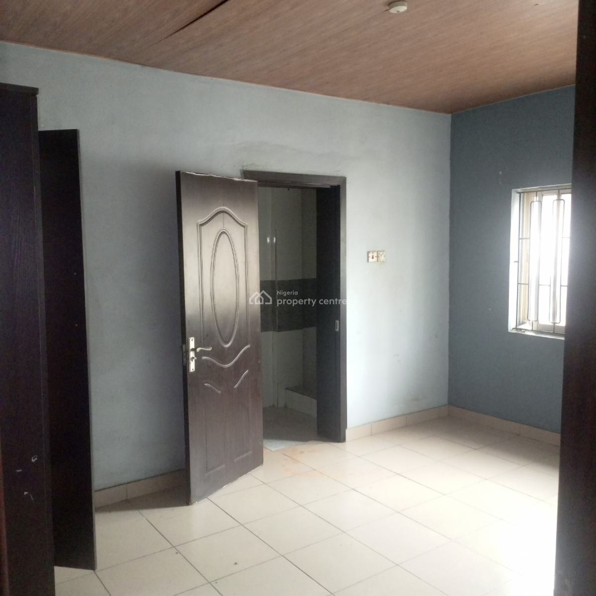 Nice and Spacious  3bedroom Flat Upstairs in Surulere, Off Akerele Road Surulere Lagos, Ogunlana, Surulere, Lagos, Flat / Apartment for Rent