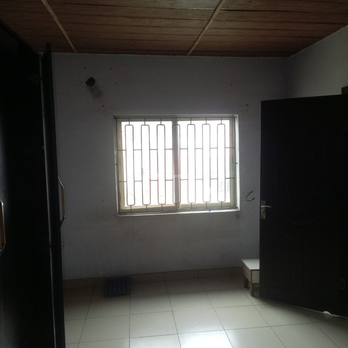 Nice and Spacious  3bedroom Flat Upstairs in Surulere, Off Akerele Road Surulere Lagos, Ogunlana, Surulere, Lagos, Flat / Apartment for Rent