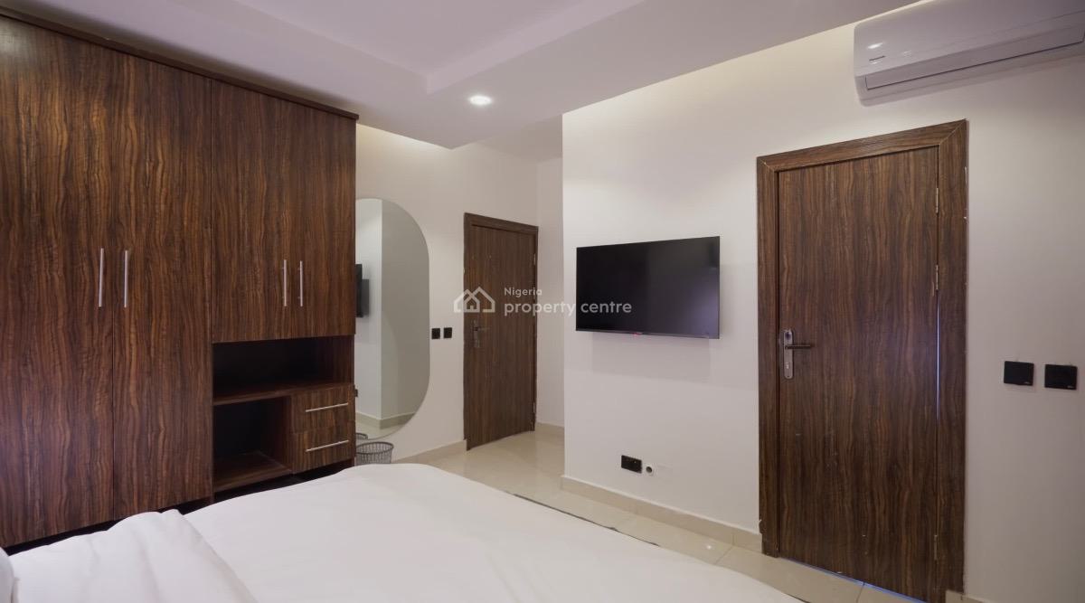 Exquisite 3 Bedroom Apartment with Ps5, Spar Road, Ikate, Lekki, Lagos, Flat / Apartment Short Let