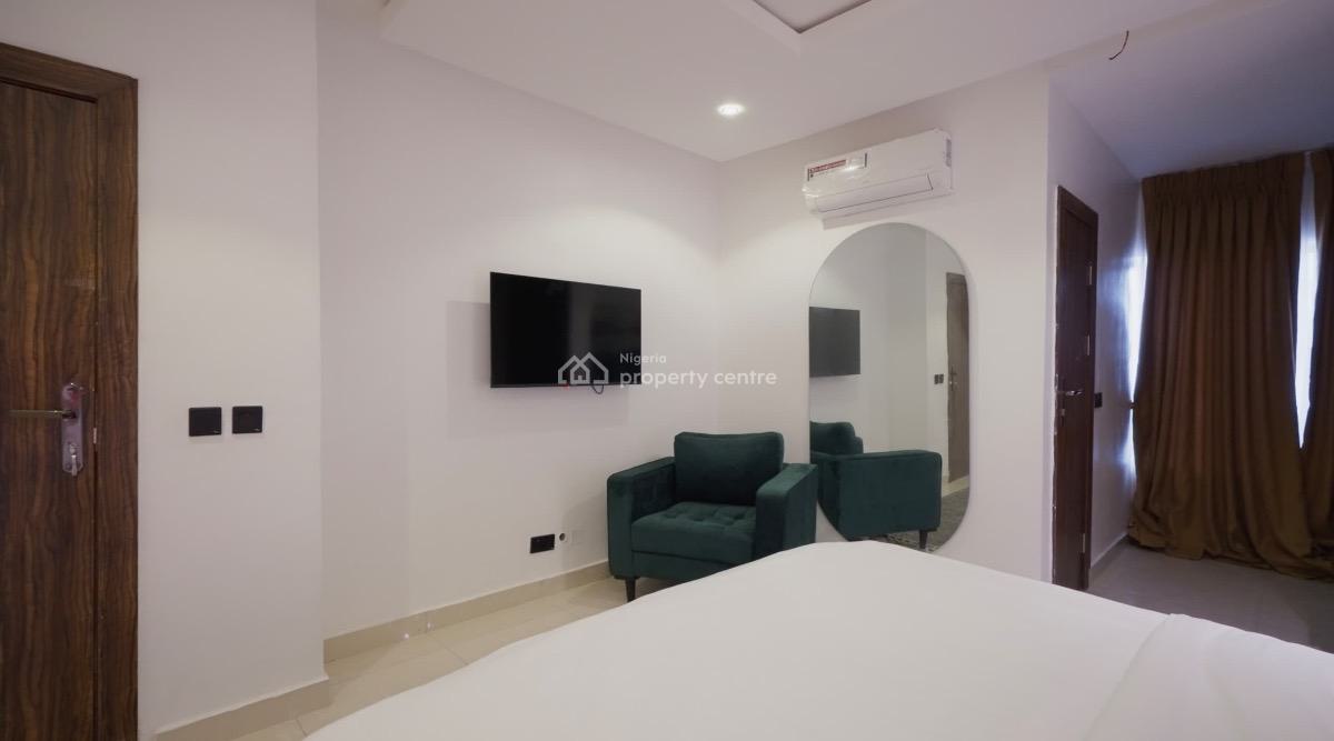 Exquisite 3 Bedroom Apartment with Ps5, Spar Road, Ikate, Lekki, Lagos, Flat / Apartment Short Let