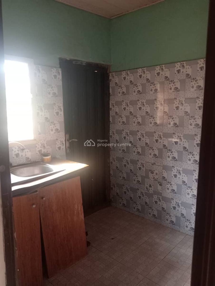2 Bedroom Flat All Rooms En-suite Downstairs Available, Gbelegbo Street, Gra Phase 1, Magodo, Lagos, Flat / Apartment for Rent