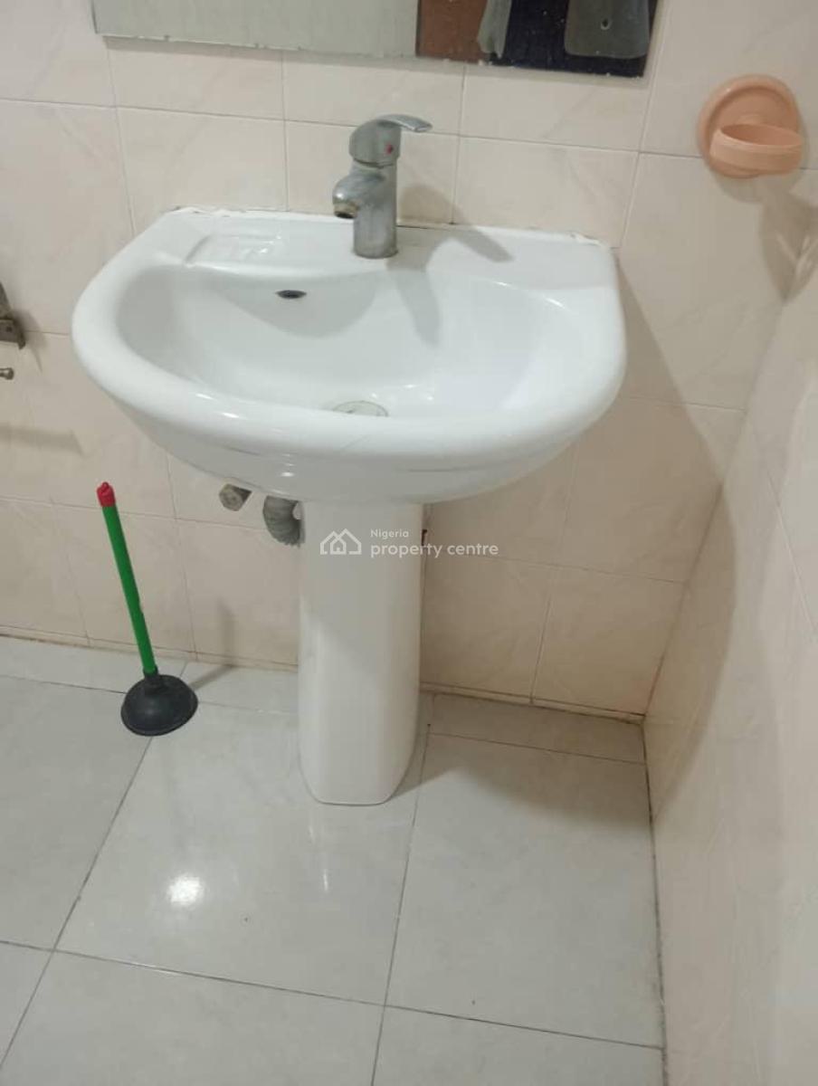 Spacious 2bedrooms Flat, Lekki Phase 1, Lekki, Lagos, Flat / Apartment for Rent